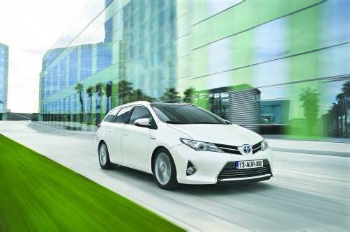 Für die Hybrid-Version des Auris Touring Sports verspricht Toyota einen Norm-Mixverbrauch von 3,9 bis 4,0 Liter Benzin. Fotos: werk