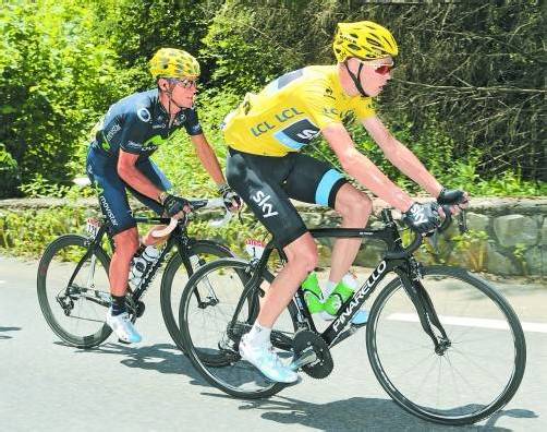 Gesamtleader Christopher Froome im Gelben Trikot und sein erster Verfolger Alejandro Valverde. Foto: epa