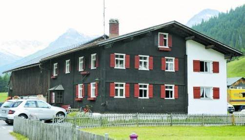 Im Besitz des EU-Parlamentariers Martin und soll renoviert werden: ein Wohnhaus ohne Stall. Foto: Privat