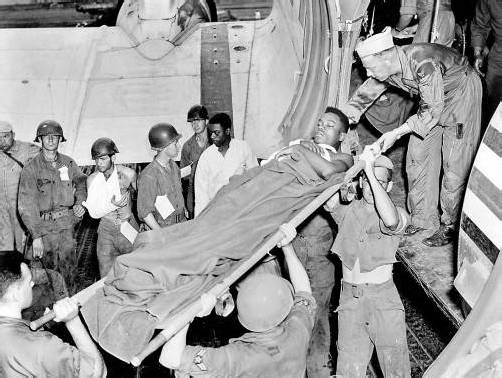 Im Zweiten Weltkrieg verwundete amerikanische Soldaten hatten durch die Behandlung mit Penicillin höhere Überlebenschancen als deutsche.