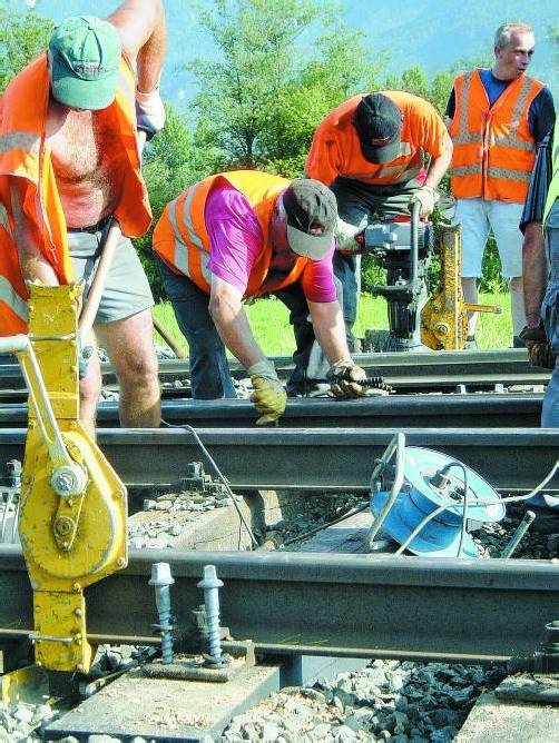 Insgesamt elf Weichen werden im Hohenemser Bahnhofsbereich ausgetauscht. Für 14 REX-Züge wird ein Schienenersatzverkehr eingerichtet.