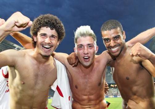 Jubel bei den Kickern von RB Salzburg nach dem 5:1-Kantersieg gegen die Austria, v. l.: Andre Ramalho, Kevin Kampl und Alan. Foto: gepa