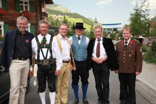 Karlheinz Rüdisser (l.), Stefan Jochum, Karlheinz Kopf sowie Bürgermeister Ludwig Muxel, LR Erich Schwärzler und Günther Walch.