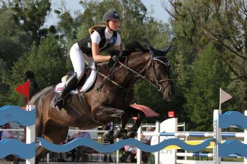 Laura Sutterlüty und „Liquidor Z“ holten bei den Junioren im Teambewerb Rang fünf. Foto: schwämmle