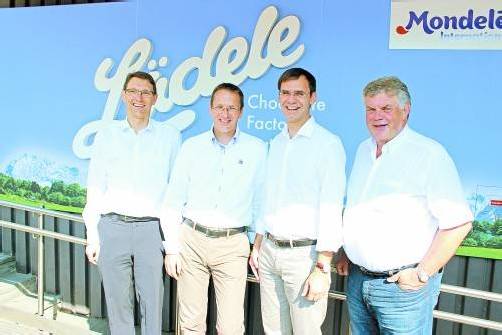 Matthias Zoller (l.) mit Andreas Kutil sowie LH Markus Wallner und Bürgermeister Mandi Katzenmayer. Fotos: Schwald
