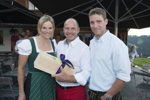 Seriensieger unter sich: Slalom-Artistin Marlies Schild und Olympiasieger Benni Raich nehmen Rekord-Weltcupieger Marc Girardelli in die Mitte.