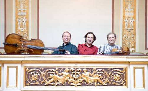 Unter dem Motto „Ich habe für dich meine Stimme vervielfacht“ spielt das Altenberg Trio Wien heute im Kunsthaus Bregenz Werke von Schostakowitsch, Berio, Furrer und André Tchaikowsky. foto: altenberg trio/Horowitz