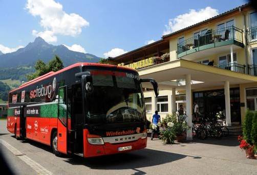 Zu Mittag traf der Bus des SC Freiburg in Schruns ein, am Nachmittag absolvierte das Team bereits die erste Trainingseinheit.