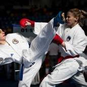 Karateka Plank auf der Matte ohne Niederlage