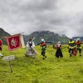 Großer Festumzug in Lech
