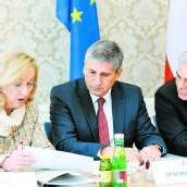 Zeugnistag für die Regierung Bundesländerzeitungs-Chefredakteure haben Faymann und Co. benotet /A3