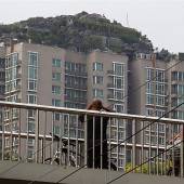 Felsenvilla auf Hochhaus muss weg