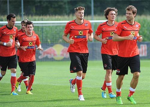 Andreas Ivanschitz (rechts) beim Training mit den Teamkollegen Sebastian Prödl und Julian Baumgartlinger (v. l.). Foto: apa