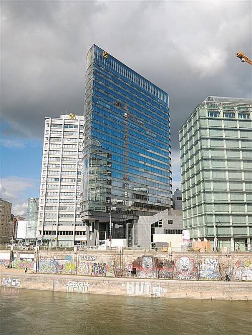 Das Raiffeisenhaus in Wien an der oberen Donaustraße wird ebenfalls mit dem Erdwärmesystem von Enercret geheizt und gekühlt. Foto: werk