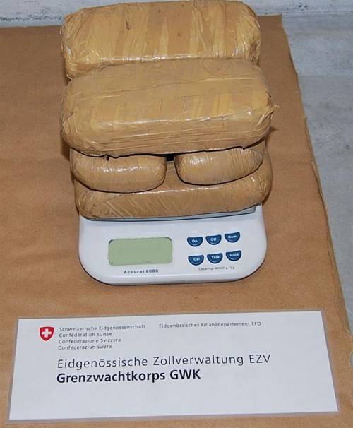 Die Grenzwächter fanden bei Autodurchsuchungen in Diepoldsau und Au gleich mehrere Päckchen Suchtgift. Foto: grenzwachtregion iii
