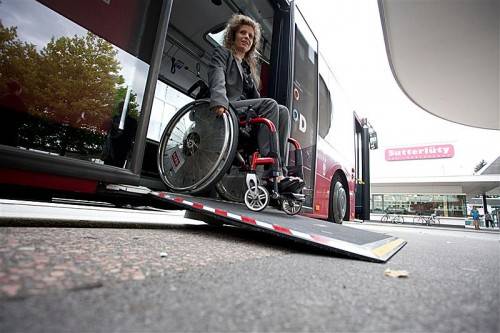 Die Rollstuhltauglichkeit öffentlicher Verkehrsmittel war mit ein Grund für die Sparmaßnahmen beim Behindertentransport. Foto: VN/hartinger