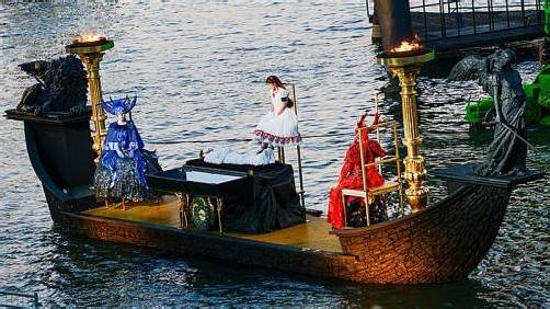 Die Sänger stürzten ins Wasser. Foto: archiv/stiplovsek