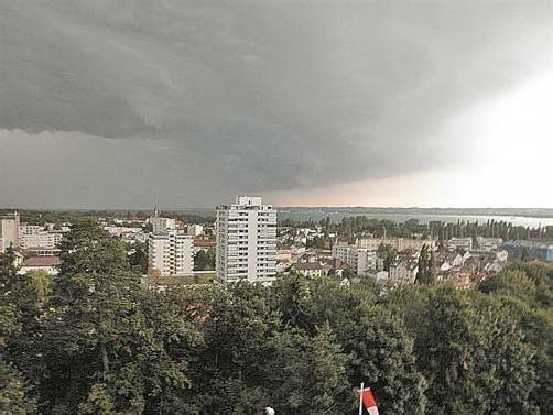 Die Sturmfront nähert sich Bregenz. Foto: Miltner