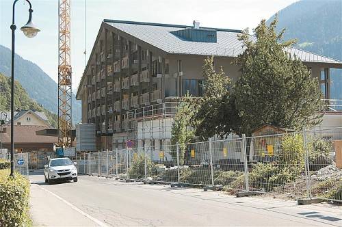 Die ersten optischen Veränderungen am Löwen Hotel in Schruns sind bereits klar ersichtlich. Foto: str