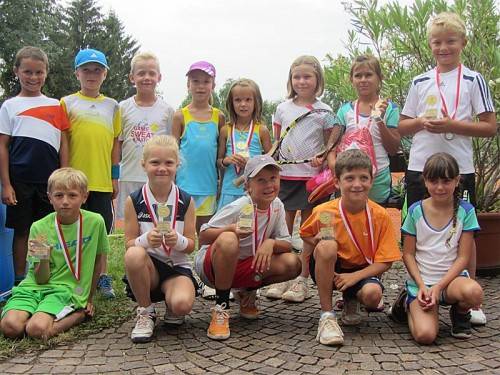 Ein Teil der Mädchen und Burschen des U-8-Bewerbs bei den Kids-Landesmeisterschaften. Foto: VTV