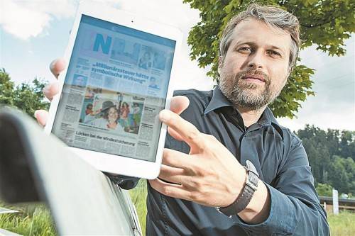 Für Thomas Maldoner sind die VN via iPad auch auf Geschäftsreisen immer mit dabei. Foto: VN/STEURER