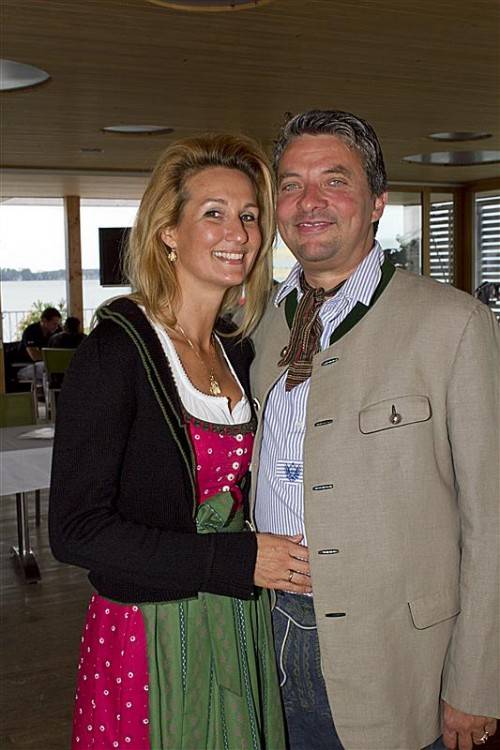 Gästepaar: Rechtsanwalt Herwig Ganahl mit Iris.