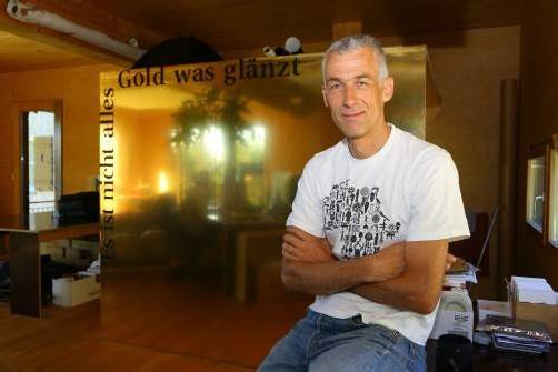 Gutes Grafikdesign, sagt Pius Pichler, ist wie ein guter Film, der einen positiv gestimmt aus dem Kino entlässt. Fotos: VN/ Hofmeister