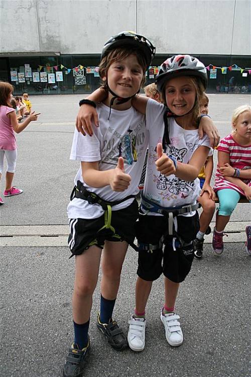 Hellauf begeistert: die Jugendlichen im Sportcamp. Foto: FEP