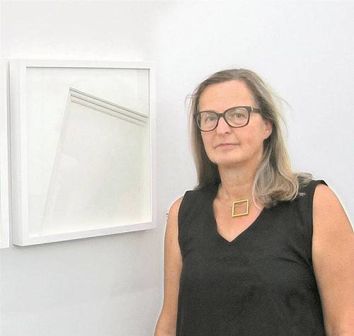 Ilse Arberer mit der ausgewählten Arbeit. Foto: Aberer