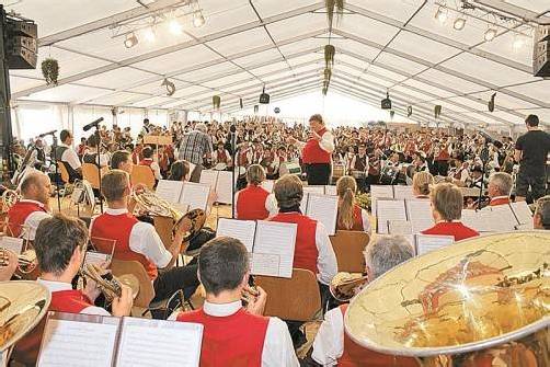 Im Zelt war kein einziger Platz mehr frei. Foto: stp