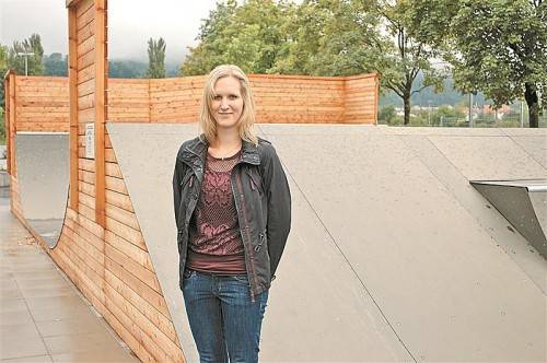 Karin Außerer arbeitete mit Jugendlichen zusammen, um den futuristisch wirkenden Funpark in Götzis umzusetzen: Die Skaterrampe ist nur einer von vielen „Spots“. Foto: Li