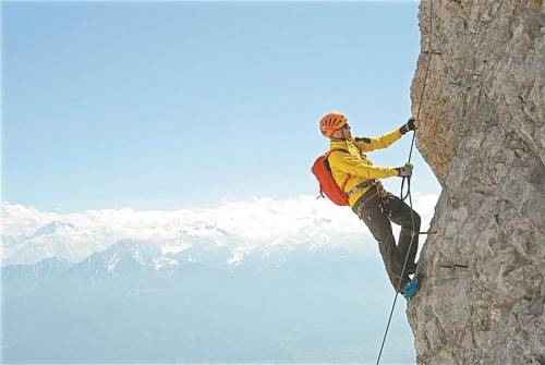 Klettersteige stehen bei Wanderern hoch im Kurs. Ihre Bewältigung ist aber alles andere denn ein Kinderspiel. Foto: alpenverein