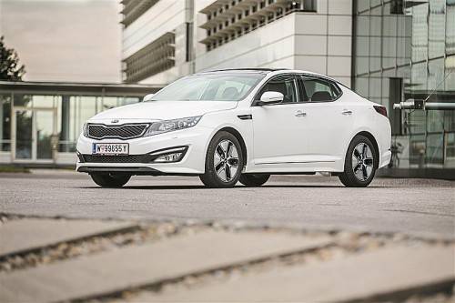 Mit dem Optima setzt Kia nicht nur beim Design Akzente, sondern auch mit der zukunftsweisenden Hybrid-Technik. Fotos: VN/Steurer