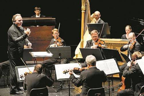 Sir Mark Elder holte einiges aus den Wiener Symphonikern heraus. Foto: Bregenzer Festspiele/Dietmar Mathis