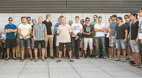 Startschuss in die neue Saison: Trainer Dave MacQueen und sein neues Team zeigten sich erstmals den Bulldogs-Fans. Foto: stiplovsek