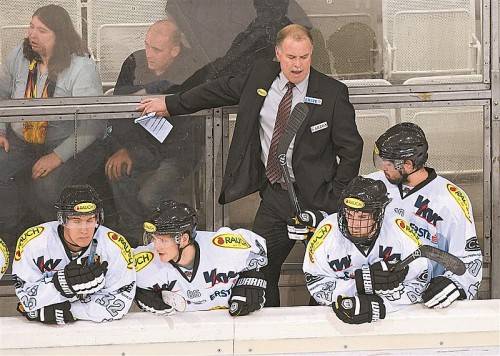 Trainer Dave MacQueen hat sich für seine zweite Saison an der Bande des Dornbirner EC viel neues Personal auf die Bank geholt. Foto: gepa