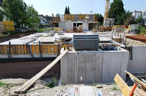 Unter der gesamten Wohnanlage befindet sich eine großzügige Tiefgarage mit einem Stellplatz für jede Wohnung. Foto: erh