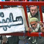 Metallsperren gegen Mursi-Anhänger errichtet