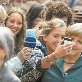 „Vertretungslehrerin“ Merkel an einem Berliner Gymnasium