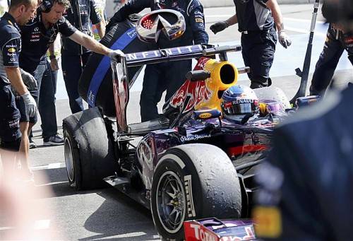 „Plattfuß, Plattfuß“, funkte Sebastian Vettel an die Box. Die Trainingssession des Weltmeisters war durch den Defekt vorzeitig beendet. Foto:GEPA