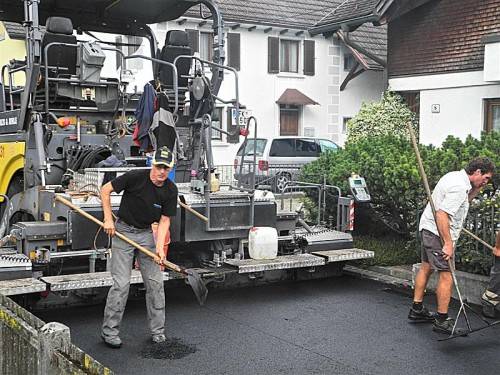 100.000 Euro wurden in die Stra­ßen­sanierung investiert. Foto: sm