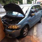 Mit Auto gegen Tunnelwand gekracht