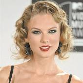 Taylor Swift überrascht Fan (7) nach Unfall