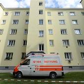 Frau tötet ihre Kinder und stürzt sich aus Fenster