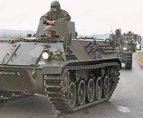 Die Polizei belagerte den schwer bewaffneten Alois H. mit Hunderten Einsatzkräften und rückte sogar mit Panzern des Bundesheers an. REUTERS