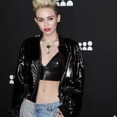 Miley Cyrus plant Brustvergrößerung