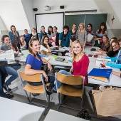 Gruppenbild mit Knabe