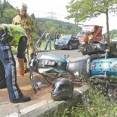 Motorradfahrer krachte gegen Mopedauto