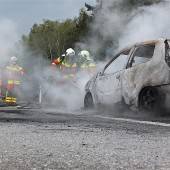 Pkw ging auf der Autobahn in Flammen auf