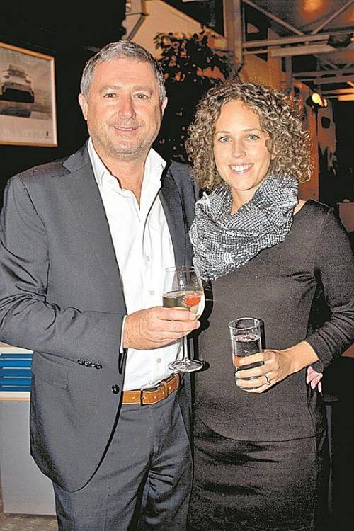 Computerexperte Emilio Bietti mit Theresia Kitzberger.